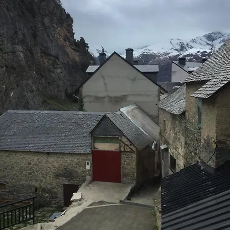 En Escarrilla, 公寓